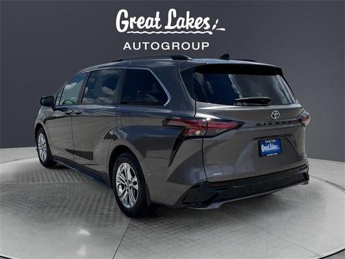 2022 Toyota Sienna XSE 7 Passenger