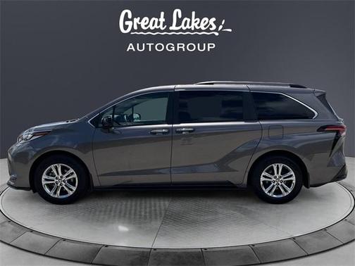 2022 Toyota Sienna XSE 7 Passenger