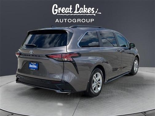 2022 Toyota Sienna XSE 7 Passenger