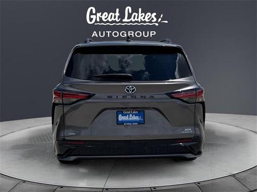 2022 Toyota Sienna XSE 7 Passenger