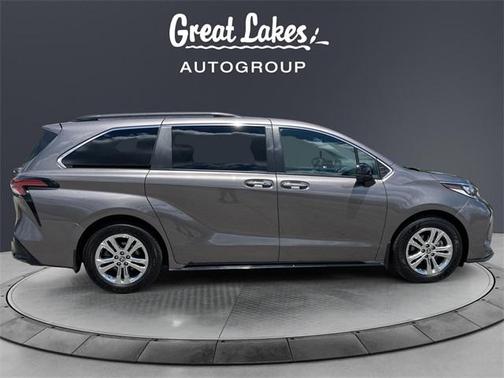 2022 Toyota Sienna XSE 7 Passenger