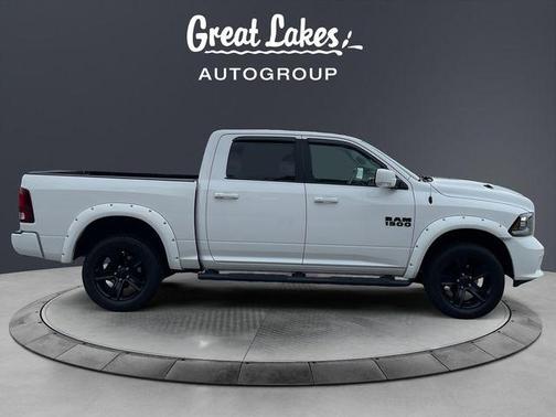 Bright White Clearcoat 2018 RAM 1500 Sport