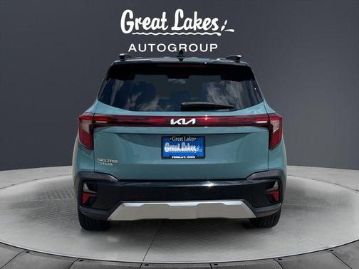Blue / Black 2024 Kia Seltos S