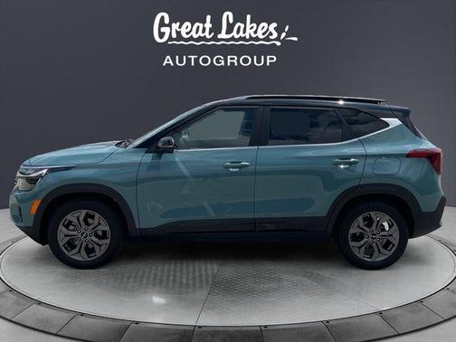 Blue / Black 2024 Kia Seltos S