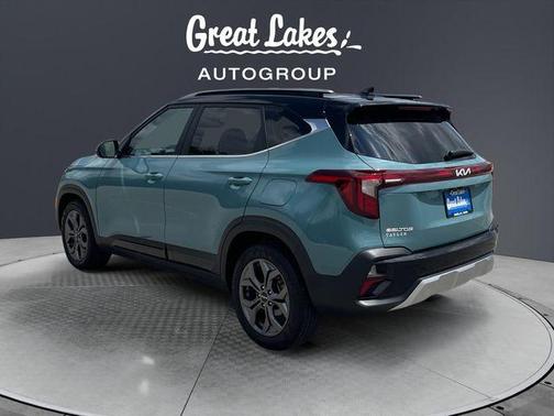 Blue / Black 2024 Kia Seltos S