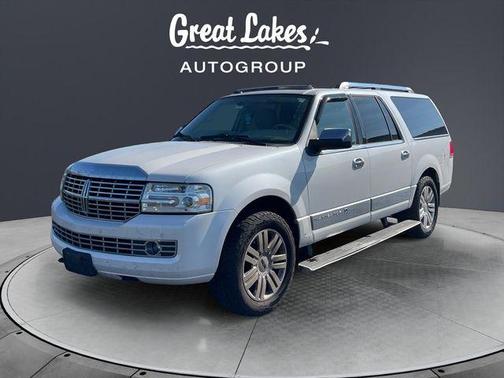 White Platinum Clearcoat Metallic 2014 Lincoln Navigator L