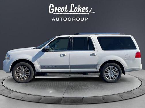 White Platinum Clearcoat Metallic 2014 Lincoln Navigator L
