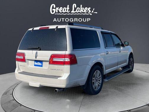 White Platinum Clearcoat Metallic 2014 Lincoln Navigator L