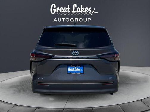 Magnetic Gray Metallic 2025 Toyota Sienna LE