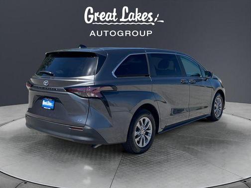 Magnetic Gray Metallic 2025 Toyota Sienna LE