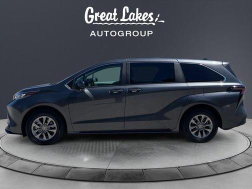 Magnetic Gray Metallic 2025 Toyota Sienna LE
