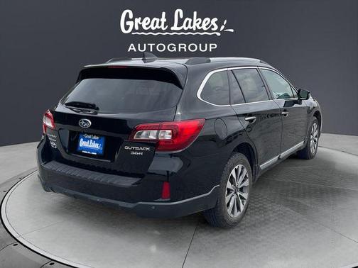 Crystal Black Silica 2017 Subaru Outback 3.6R Touring