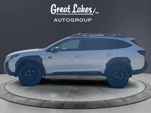 Crystal White Pearl 2022 Subaru Outback Wilderness