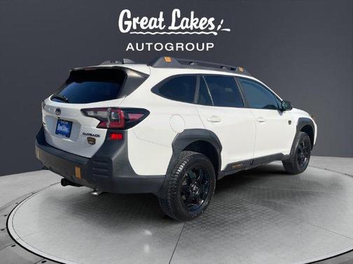 Crystal White Pearl 2022 Subaru Outback Wilderness