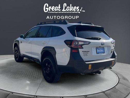 Crystal White Pearl 2022 Subaru Outback Wilderness