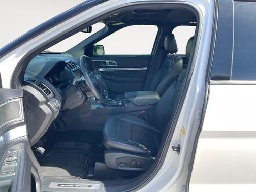 White Platinum Clearcoat Metallic 2019 Ford Explorer sport