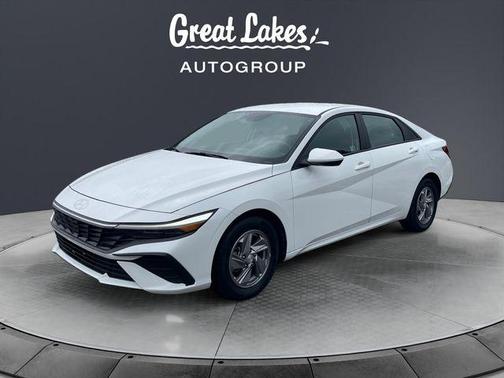 White 2024 Hyundai ELANTRA SE