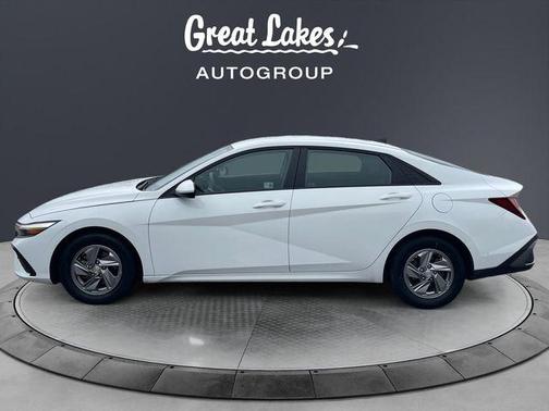 White 2024 Hyundai ELANTRA SE
