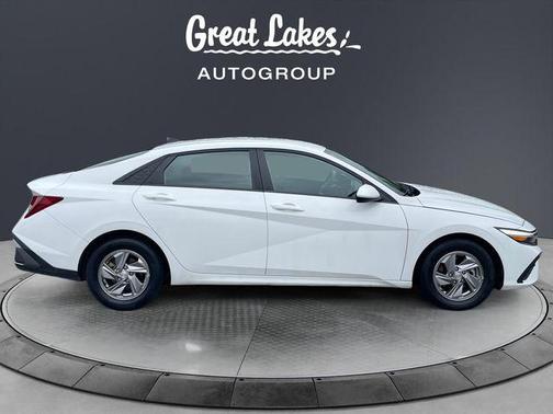White 2024 Hyundai ELANTRA SE