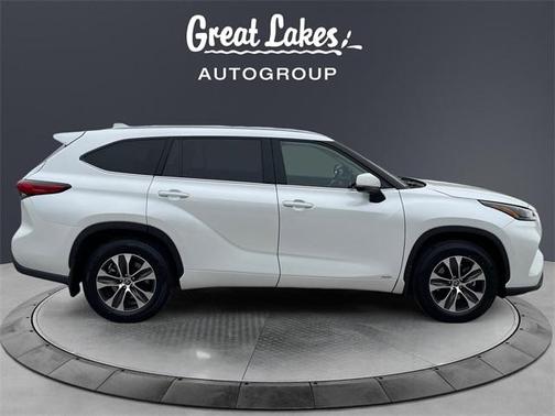 2022 Toyota Highlander Hybrid XLE