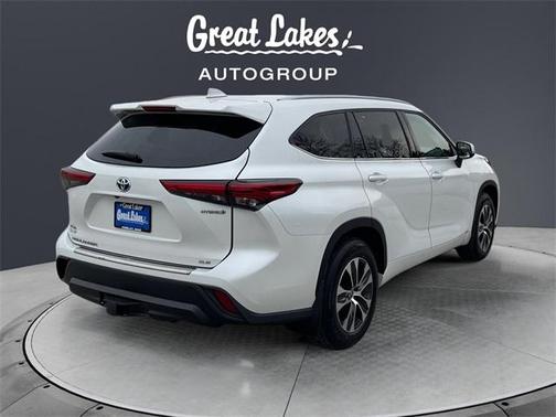 2022 Toyota Highlander Hybrid XLE