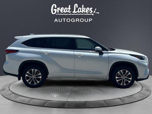 Pearl 2022 Toyota Highlander XLE
