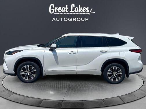 Pearl 2022 Toyota Highlander XLE