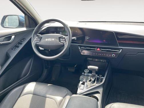 Mineral Blue 2024 Kia Niro EX