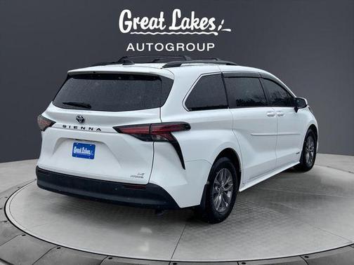 Super White 2021 Toyota Sienna LE