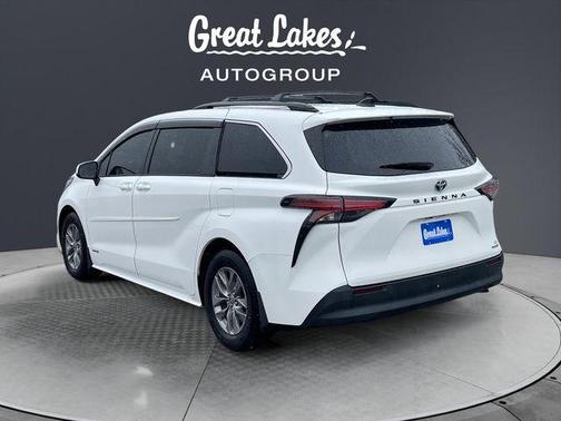 Super White 2021 Toyota Sienna LE
