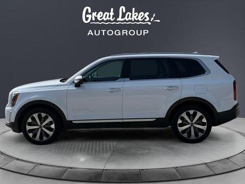 Glacial White Pearl 2022 Kia Telluride S