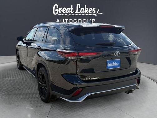 Midnight Black Metallic 2024 Toyota Highlander XSE