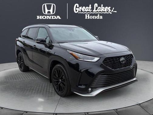 Midnight Black Metallic 2024 Toyota Highlander XSE
