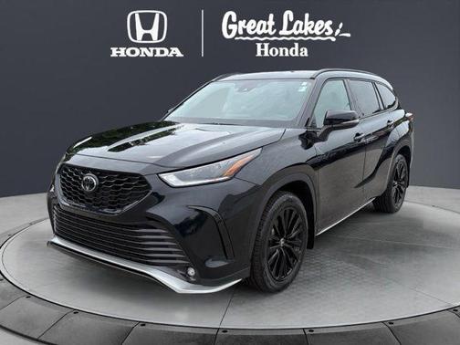 Midnight Black Metallic 2024 Toyota Highlander XSE