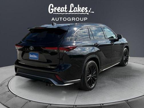 Midnight Black Metallic 2024 Toyota Highlander XSE