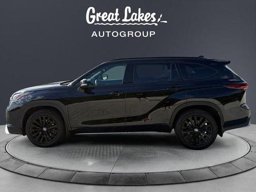 Midnight Black Metallic 2024 Toyota Highlander XSE