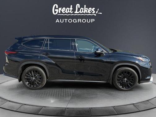 Midnight Black Metallic 2024 Toyota Highlander XSE