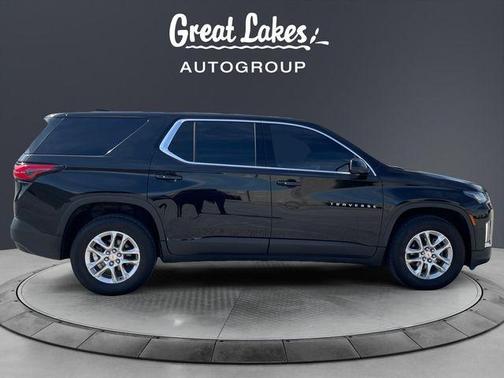Mosaic Black Metallic 2022 Chevrolet Traverse LS