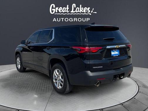 Mosaic Black Metallic 2022 Chevrolet Traverse LS