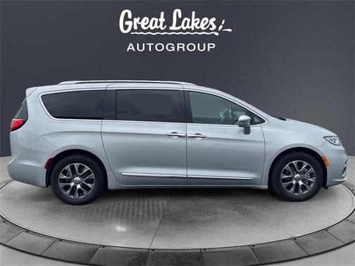 2023 Chrysler Pacifica Hybrid Pinnacle