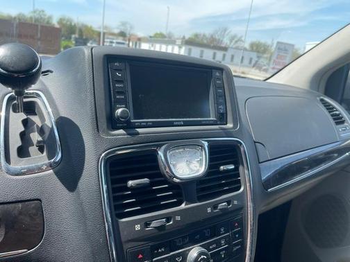2011 Chrysler Town & Country Touring