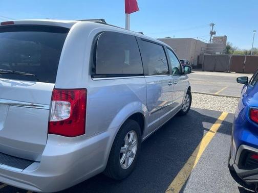 2011 Chrysler Town & Country Touring