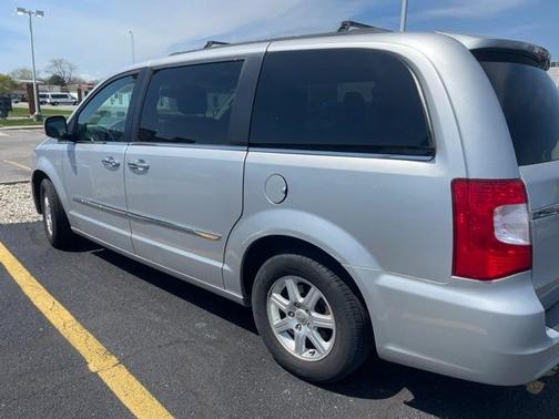 2011 Chrysler Town & Country Touring