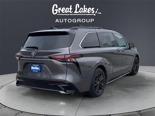 2022 Toyota Sienna XSE 7 Passenger