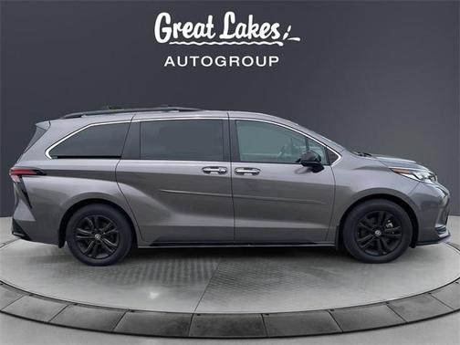 2022 Toyota Sienna XSE 7 Passenger