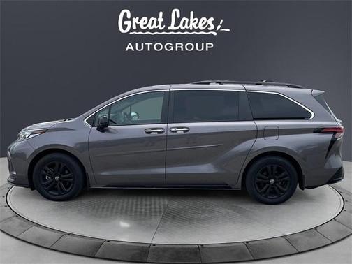 2022 Toyota Sienna XSE 7 Passenger