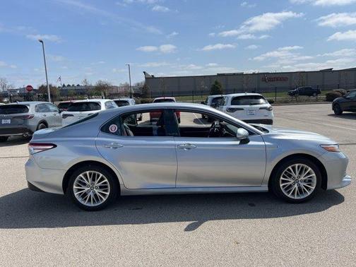 2020 Toyota Camry Hybrid XLE