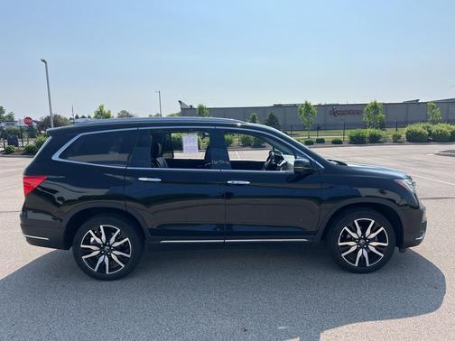 2022 Honda Pilot Touring 7-Passenger