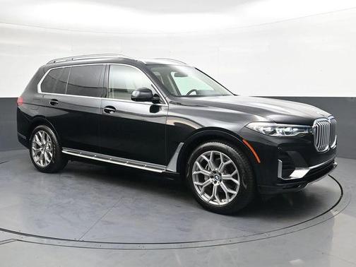 Black Sapphire Metallic 2021 BMW X7 xDrive40i