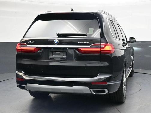 Black Sapphire Metallic 2021 BMW X7 xDrive40i